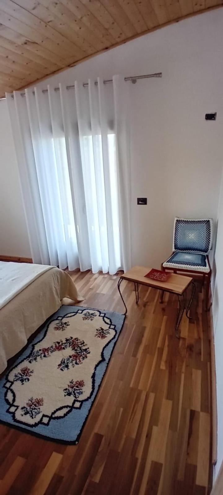 Elira House Rrashbull