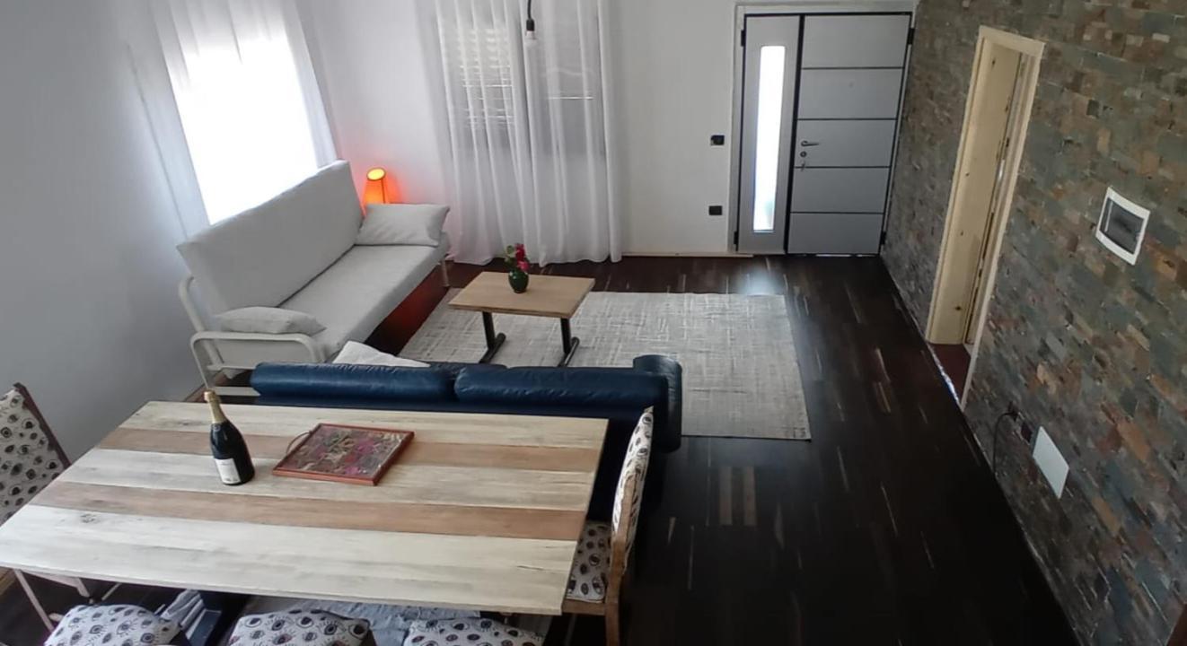 Elira House Rrashbull