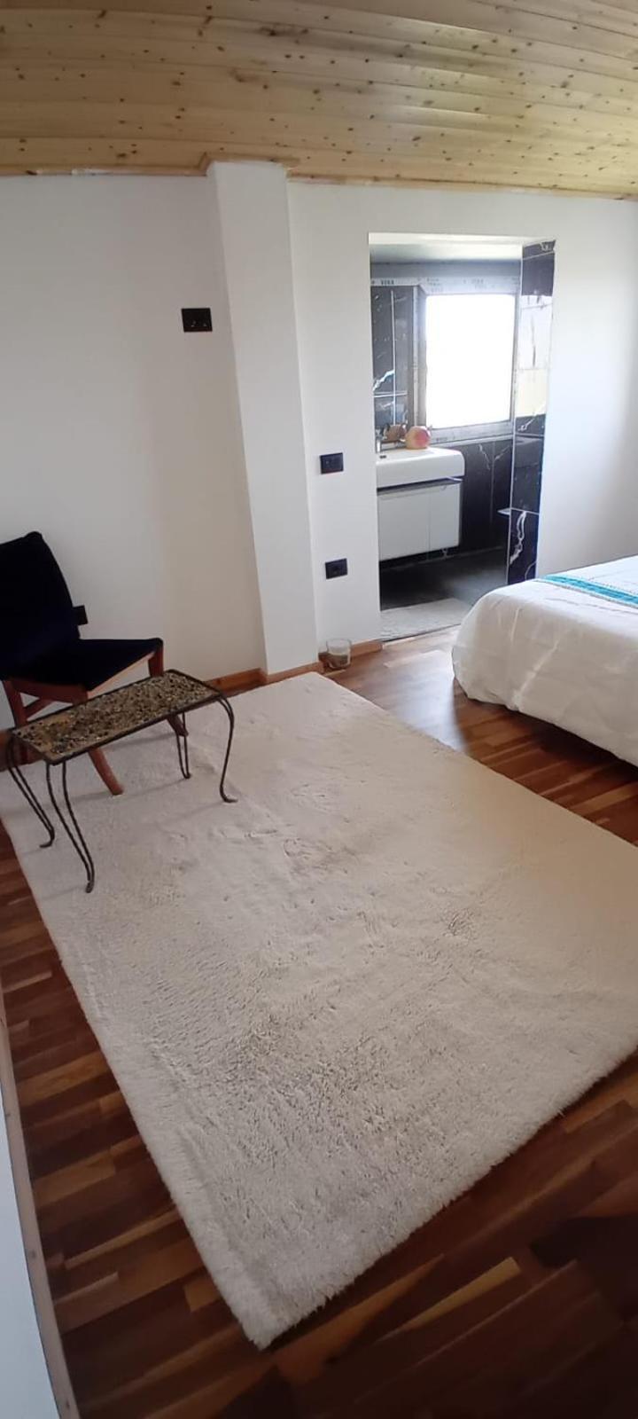 Elira House Rrashbull